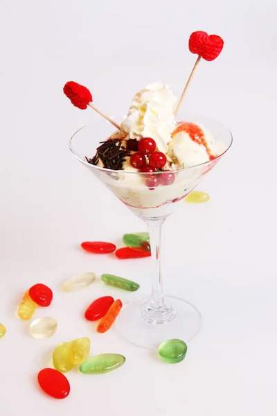 tatlı. dondurma. yoğurt. krem. çikolata tatlı