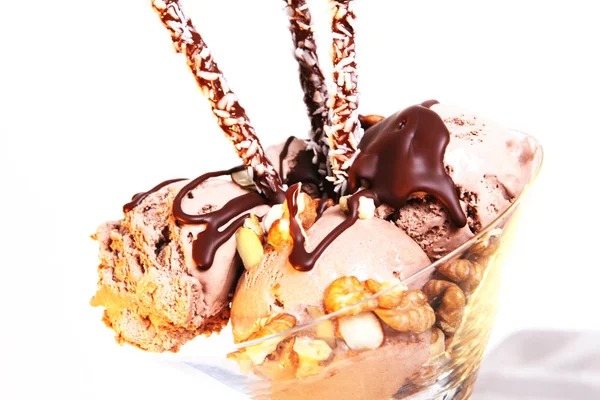 tatlı. dondurma. yoğurt. krem. çikolata tatlı