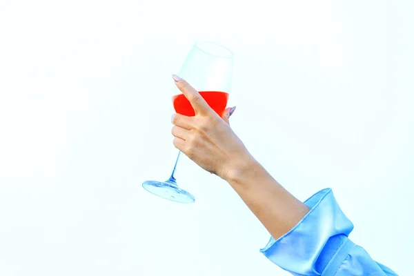 Mão Feminina Segurando Copo Fundo Branco Aperol Bebidas Degustação — Fotografia de Stock