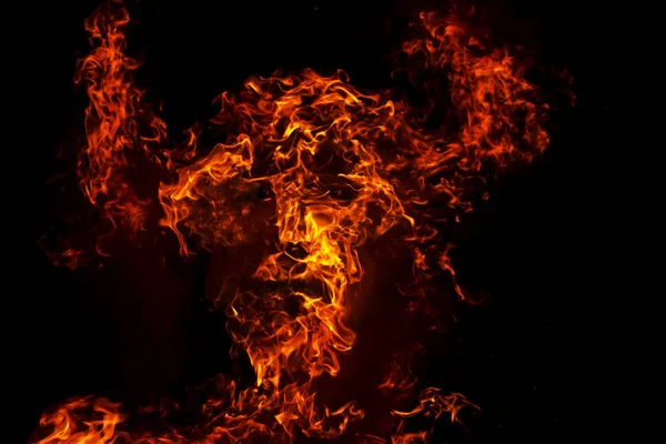 Viking görüntü boynuzlu kask içinde ateş — Stok fotoğraf