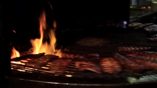 Costelas Bar Assado Grelhas Grandes Cozinha Belos Pratos — Vídeo de Stock