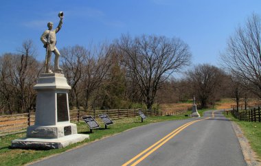 Sharpsburg, Md 14 Nisan: Mansfield Ave Antietam ulusal savaş alanı keser ve katılımcılar bu büyük İç Savaşı savaş 14 Nisan 2018 Sharpsburg, Md onur birçok anıtlar görüntüler