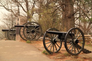 Gettysburg, Pennsylvania 15 Nisan: Gettysburg Ulusal Askeri Park sayısız iç savaş anıtlar için bilinir ve onun peyzaj 15 Nisan 2018 Gettysburg, Pennsylvania'da nokta anıtları