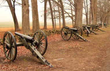 Gettysburg, Pa 15 Nisan: Topçu seminer cephedeki Gettysburg Ulusal Askeri Park pozisyonları Gettysburg Savaşı 15 Nisan 2018 Gettysburg, PA sırasında Konfederasyon tarafından düzenlenen işaretler.