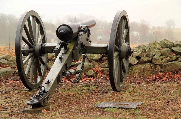 日ゲティスバーグ ペンシルバニア ゲティスバーグ国立軍事公園の神学校リッジの大砲マーク ゲティスバーグ ペンシルバニア州ゲティスバーグ 2018 日の戦いの間に南軍が保有するポジション — ストック写真