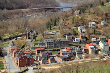 Maryland Heights tarihi Harpers Ferry, hangi çok sayıda iç savaş nişan yer aldı ve Ekim 1859 yılında başarısız köle isyanı yerdi etkileyici manzaralarını sunmaktadır