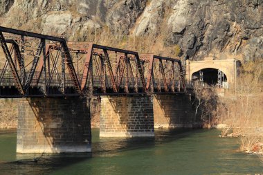 Truss köprü Potomac Nehri aşar ve tarihi kasaba, Harpers Ferry, Batı Virginia, Maryland Heights Maryland devlet, Harpers Ferry Milli Tarih Parkı bağlanır
