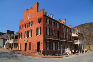 Shenandoah Street Harpers Ferry National Historical Park, Batı Virginia, eski kentin renkli koloni ve antebellum geçmişin temsilcisi çok sayıda tarihi yapıları içerir
