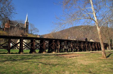 Winchester ve Potomac demiryolu, Harpers Ferry geçen sehpa burada, hangi resimde Appalaş Dağları bölgesi demiryolu taşımacılığında önemli bir formu olduğunu