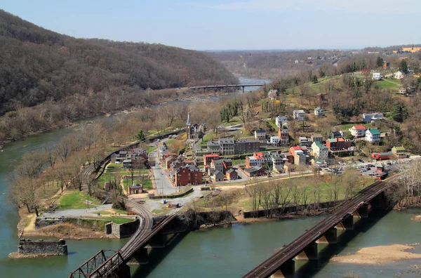 Maryland Heights tarihi Harpers Ferry, hangi çok sayıda iç savaş nişan yer aldı ve Ekim 1859 yılında başarısız köle isyanı yerdi etkileyici manzaralarını sunmaktadır