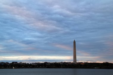 Washington Anıtı, burada her deprem Havzası bakıldığında Milletler başkentinde en önemli yapılarından biridir