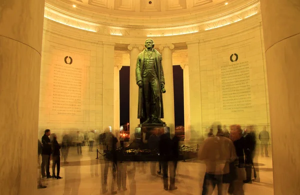 Návštěvníci Shromáždí Ocenit Jeden Nejpozoruhodnějších Památek Washingtonu Jefferson Memorial — Stock fotografie