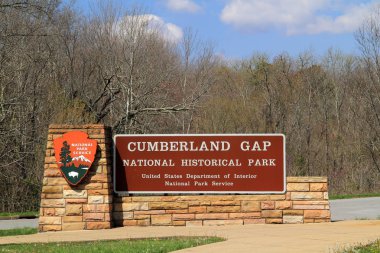 Middlesboro, Ky 10 Nisan: Bir işaret Cumberland Gap ulusal tarihi 10 Nisan 2018 Middlesboro, KY Tennessee, Kentuck'ye ve Virginia'ya arasındaki sınır straddles Park ziyaretçileri ağırlıyor.