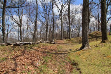 Cumberland Gap Milli Tarih Parkı touring ziyaretçilere Fort Lyons, bir iç savaş dönemi toprak kale kalıntıları hala görülebilir