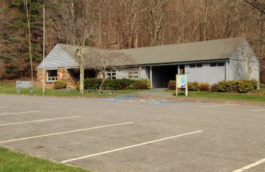 Otter tepeler, Va - 11 Nisan: Tepeler, Otter ziyaretçi Blue Ridge Parkway yer alan merkezi, Blue Ridge Dağları hakkında bilgi ile seyahat etmek 11 Nisan 2018 yılında Otter tepeler, Va sağlar