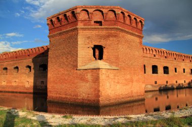 Bahçe anahtar Kuru Tortugas Milli Parkı'nda yer alan Fort Jefferson belki de en iyi izole ve girift Amerika Birleşik Devletleri'nde inşa tüm iç savaş dönemi askeri sur inşa olduğunu