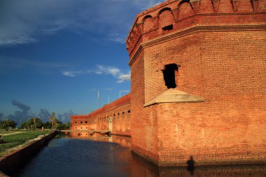 Bahçe anahtar Kuru Tortugas Milli Parkı'nda yer alan Fort Jefferson belki de en iyi izole ve girift Amerika Birleşik Devletleri'nde inşa tüm iç savaş dönemi askeri sur inşa olduğunu