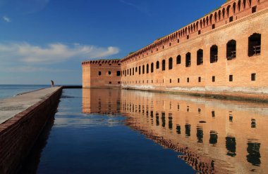 Bahçe anahtar Kuru Tortugas Milli Parkı'nda yer alan Fort Jefferson belki de en iyi izole ve girift Amerika Birleşik Devletleri'nde inşa tüm iç savaş dönemi askeri sur inşa olduğunu