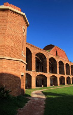 Bahçe anahtar Kuru Tortugas Milli Parkı'nda yer alan Fort Jefferson belki de en iyi izole ve girift Amerika Birleşik Devletleri'nde inşa tüm iç savaş dönemi askeri sur inşa olduğunu