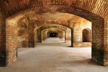 Bahçe anahtar Kuru Tortugas Milli Parkı'nda yer alan Fort Jefferson belki de en iyi izole ve girift Amerika Birleşik Devletleri'nde inşa tüm iç savaş dönemi askeri sur inşa olduğunu