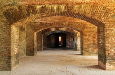 Bahçe anahtar Kuru Tortugas Milli Parkı'nda yer alan Fort Jefferson belki de en iyi izole ve girift Amerika Birleşik Devletleri'nde inşa tüm iç savaş dönemi askeri sur inşa olduğunu