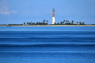 Kuru Tortugas Milli Parkı içinde yer alan yaklaşık yetmiş mil batısında Key West, Florida, anahtar-Caretta Caretta deniz feneri bir Amerika Birleşik Devletleri'nde en izole fenerler olarak kabul edilir