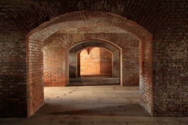 Bahçe anahtar Kuru Tortugas Milli Parkı'nda yer alan Fort Jefferson belki de en iyi izole ve girift Amerika Birleşik Devletleri'nde inşa tüm iç savaş dönemi askeri sur inşa olduğunu