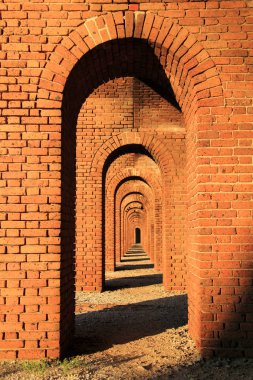 Bahçe anahtar Kuru Tortugas Milli Parkı'nda yer alan Fort Jefferson belki de en iyi izole ve girift Amerika Birleşik Devletleri'nde inşa tüm iç savaş dönemi askeri sur inşa olduğunu