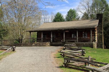 Büyük Dumanlı Dağlar Milli Parkı, Tn Nisan 9: Kablo Mill Ziyaretçi Merkezi, burada görülen, Cades Koyu hakkında değerli bilgiler sağlar 9 Nisan 2018 Great Smokey Mountains Milli Parkı, Tn