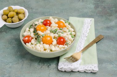 Sebze ile geleneksel makarna