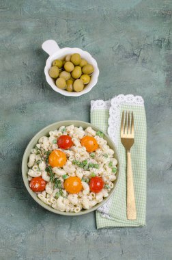 Sebze ile geleneksel makarna