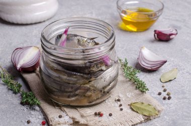 Organik fermente küçük balık