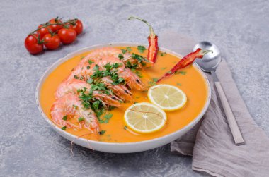 Karides ile geleneksel kremalı çorba