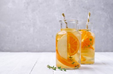 Meyve ile aşılanmış su