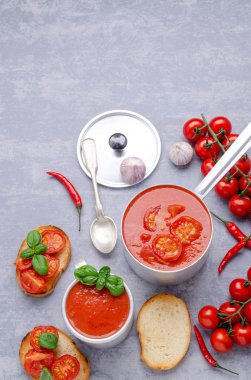 Baharatlı kalın domates çorbası