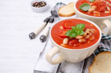 Fasulye ile kalın domates çorbası