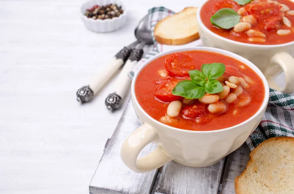 Fasulye ile kalın domates çorbası