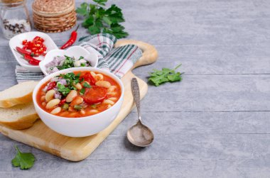 Makarna ile kalın sebze çorbası