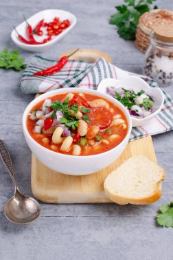 Makarna ile kalın sebze çorbası