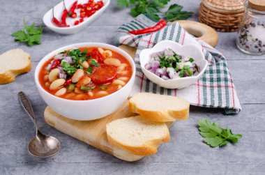 Makarna ile kalın sebze çorbası