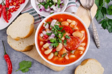 Makarna ile kalın sebze çorbası