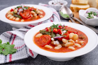 Makarna ile kalın sebze çorbası