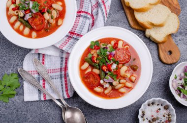 Makarna ile kalın sebze çorbası