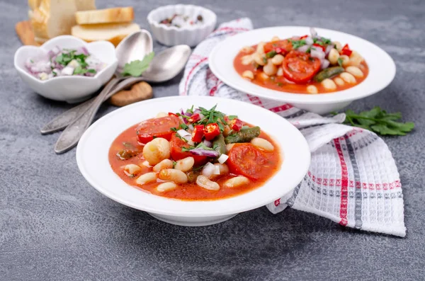 Товстий овочевий суп з макаронами — стокове фото