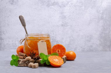 Kabuklu portakal marmelatı