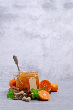 Kabuklu portakal marmelatı