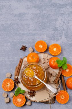 Kabuklu portakal marmelatı