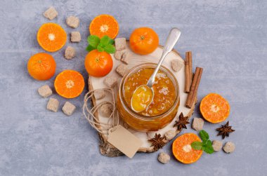 Kabuklu portakal marmelatı