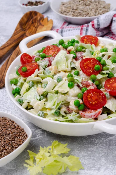 Çiğ sebze salatası.