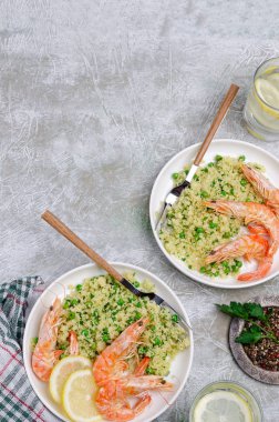 Kuskus karides ve sebze ile